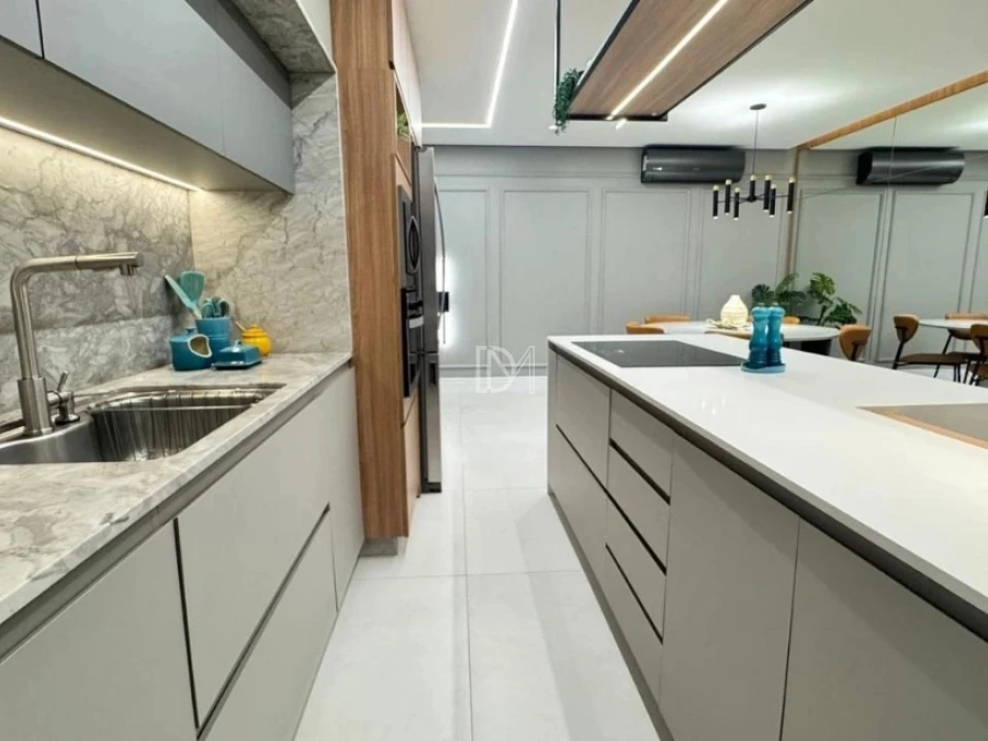 Apartamento mobiliado com 103m², 3 dormitórios com suíte e 2 vagas de garagem