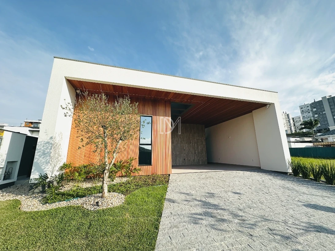 Casa térrea com 192m²,  3 suítes e 2 vagas de garagem no Reserva da Pedra