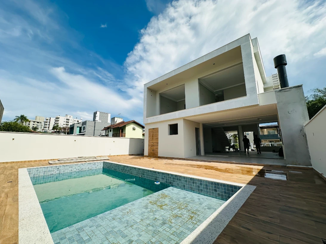 Casa com 275m², 4 dormitórios sendo 3 suítes na Pedra Branca