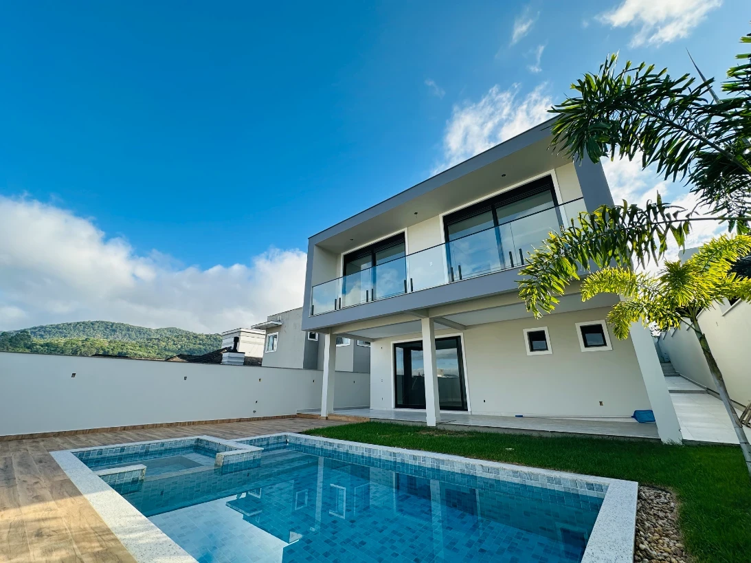 Casa com 317m², 4 dormitórios sendo 2 suítes na Pedra Branca