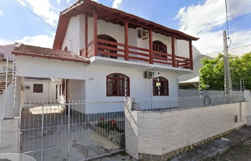 Casa com 4 quartos em Capoeiras, Florianópolis