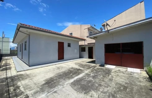 Casa com 3 quartos em Kobrasol, São José