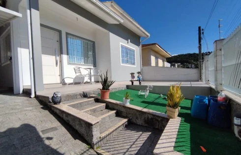 Casa com 3 quartos em Forquilhas, São José