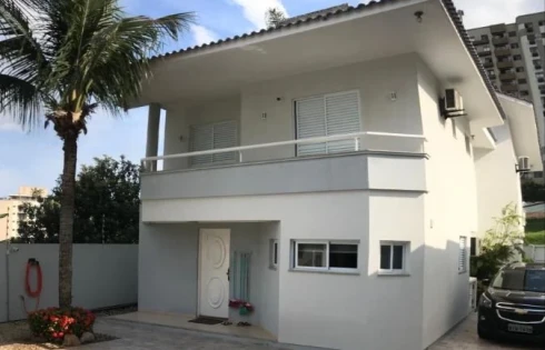 Casa com 3 quartos em Coloninha, Florianópolis