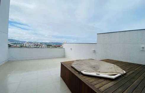 Apartamento com 3 quartos em Capoeiras, Florianópolis