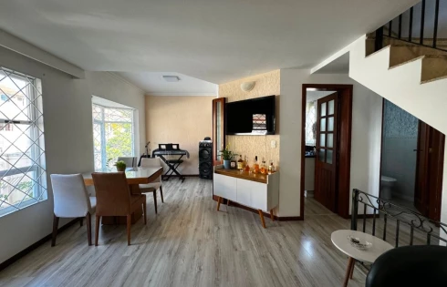 Casa com 4 quartos em Estreito, Florianópolis