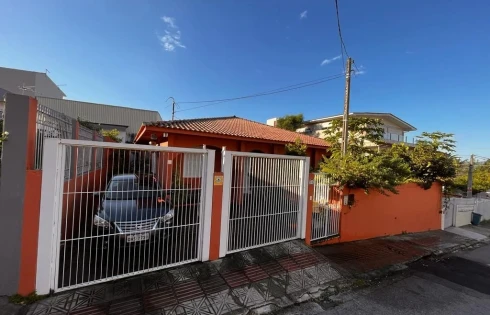 Casa com 4 quartos em Centro, São José