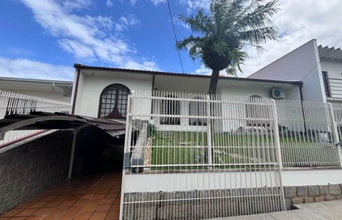 Casa com 3 quartos em Barreiros, São José