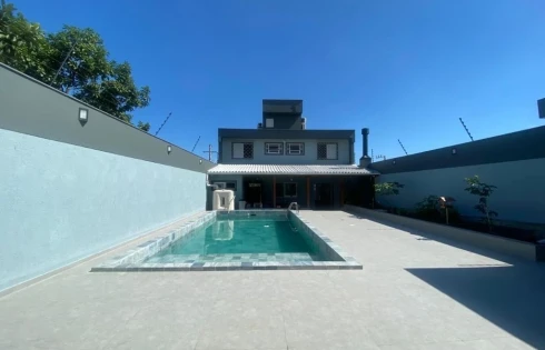 Casa com 4 quartos em Balneário, Florianópolis