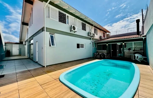 Casa com 5 quartos em Coqueiros, Florianópolis