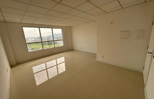 Escritório/Sala com 0 quartos em Barreiros, São José