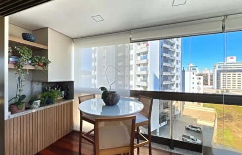 Apartamento com 3 quartos em Estreito, Florianópolis