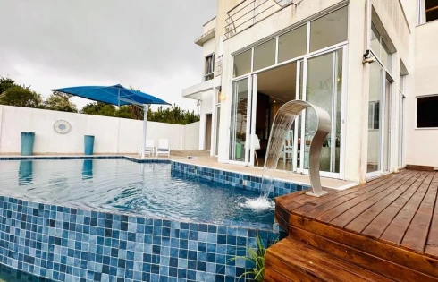 Casa com 5 quartos em Roçado, São José