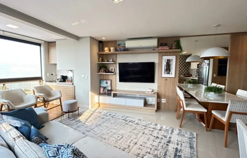Apartamento com 3 quartos em Estreito, Florianópolis