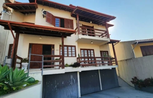 Casa com 4 quartos em Capoeiras, Florianópolis