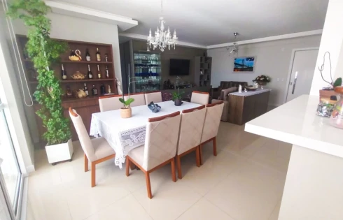 Apartamento com 3 quartos em Estreito, Florianópolis