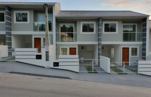 Sobrado Geminado com 2 quartos em forquilhas, São José