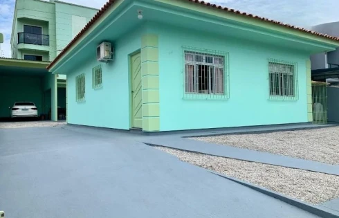 Casa com 3 quartos em Serraria, São José