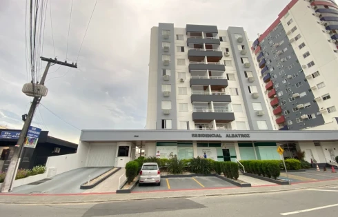 Apartamento com 3 quartos em Centro, Palhoça