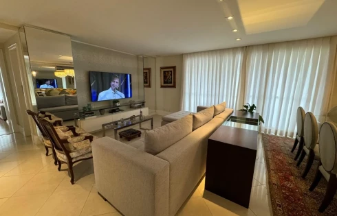 Apartamento com 4 quartos em Centro, Florianópolis