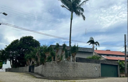 Casa com 3 quartos em Coqueiros, Florianópolis