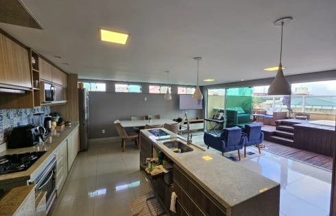 Apartamento com 3 quartos em Canto, Florianópolis