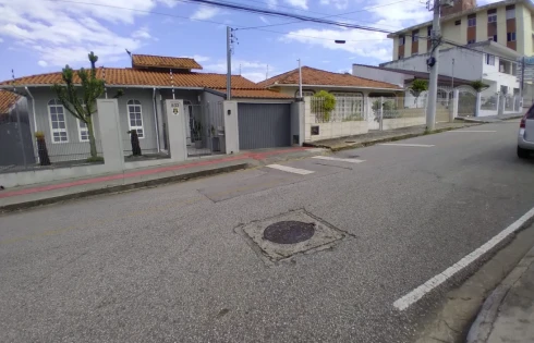 Casa com 4 quartos em Ipiranga, São José