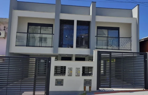 Sobrado Geminado com 3 quartos em Barreiros, São José