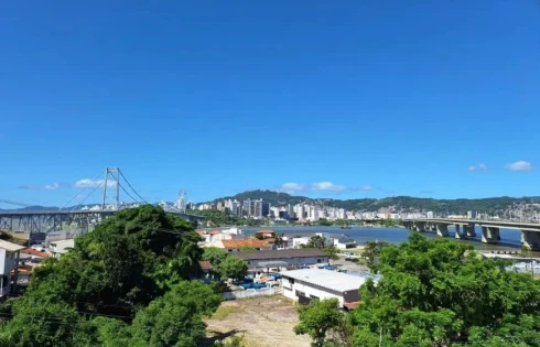 Apartamento com 3 quartos em Estreito, Florianópolis