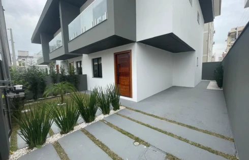 Sobrado Geminado com 2 quartos em Pagani, Palhoça