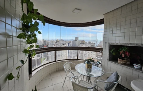 Apartamento com 3 quartos em Centro, Florianópolis