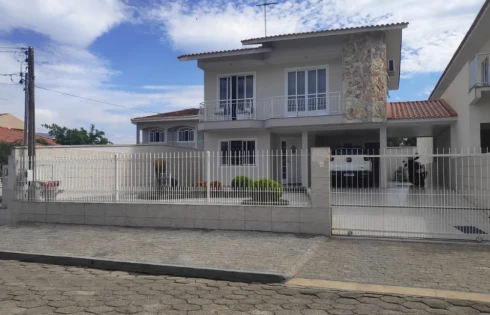 Casa com 3 quartos em Centro, Palhoça