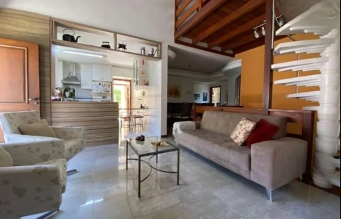 Casa com 3 quartos em Coqueiros, Florianópolis