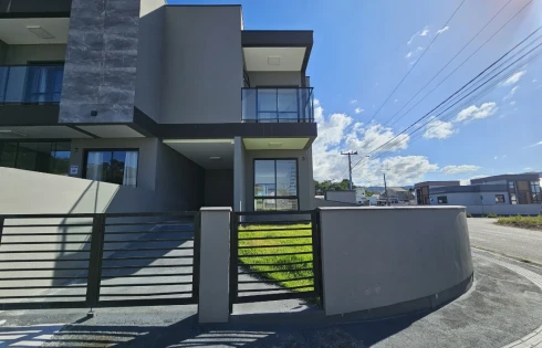 Sobrado Geminado com 2 quartos em Bela Vista, Palhoça