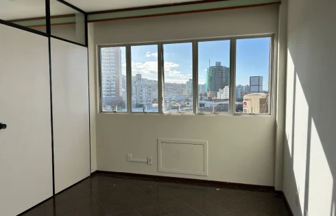 Escritório/Sala com 0 quartos em Kobrasol, São José