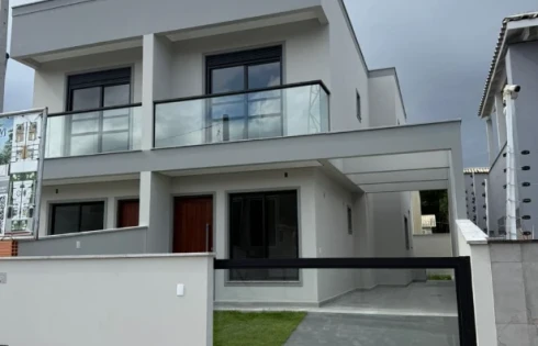 Sobrado Geminado com 3 quartos em Bela Vista, Palhoça