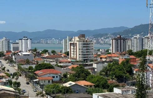 Apartamento com 2 quartos em Capoeiras, Florianópolis
