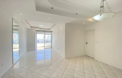 Apartamento com 3 quartos em Estreito, Florianópolis
