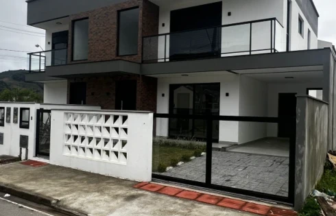 Casa com 3 quartos em Forquilhas, São José