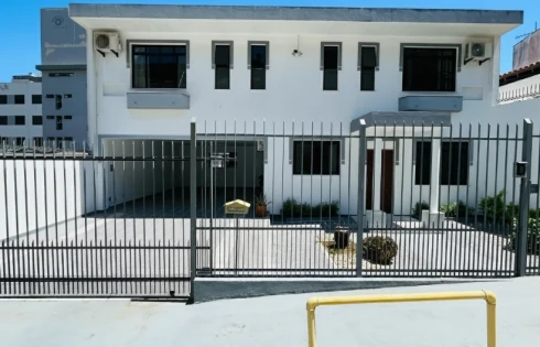 Casa com 5 quartos em Centro, Florianópolis