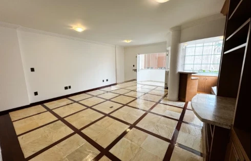 Apartamento com 3 quartos em Agronômica, Florianópolis