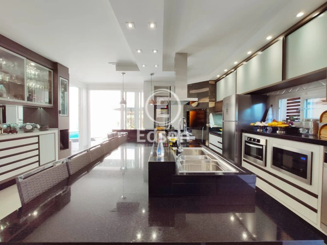 Casa em Pedra Branca, Palhoça. 4 quartos, 250m². Imagem 2 de 15