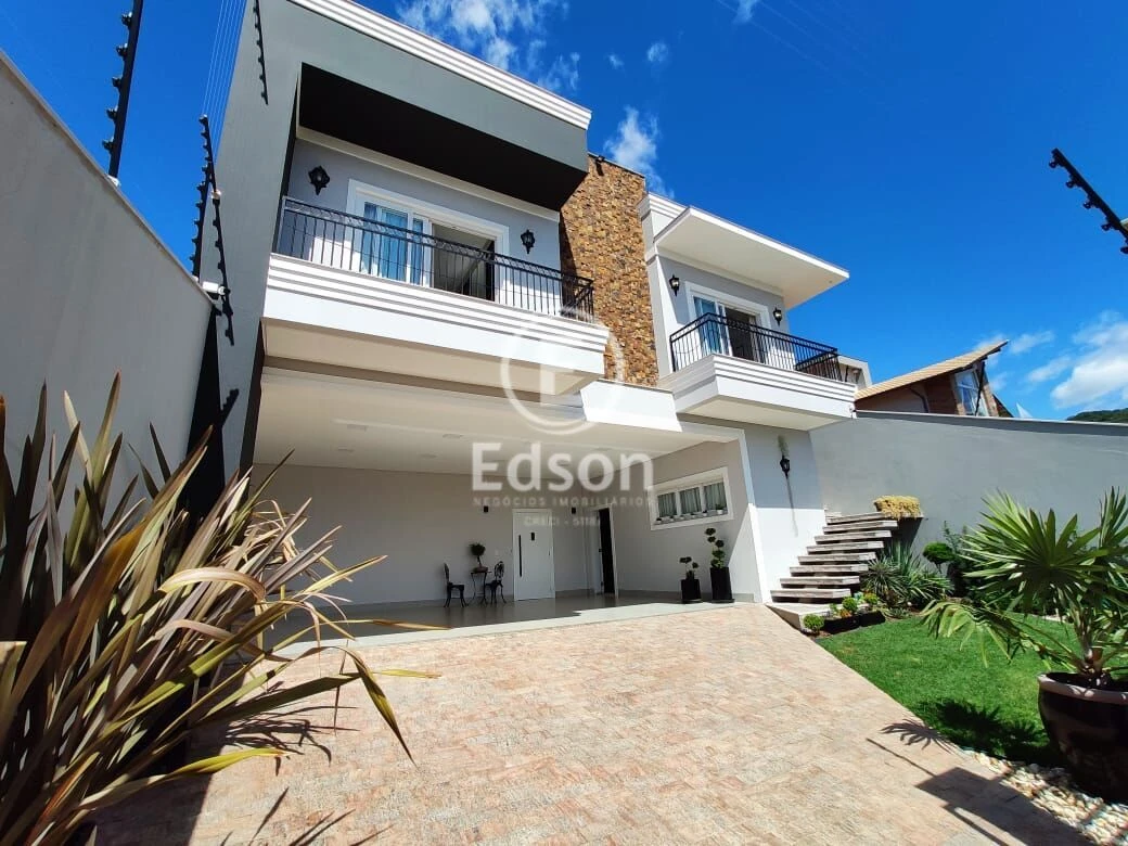 Casa em Pedra Branca, Palhoça. 4 quartos, 250m². Imagem 1 de 15