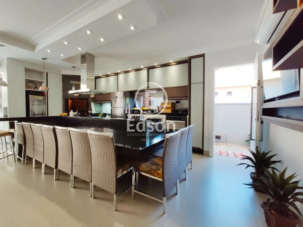 Casa em Pedra Branca, Palhoça. 4 quartos, 250m². Imagem 3 de 15