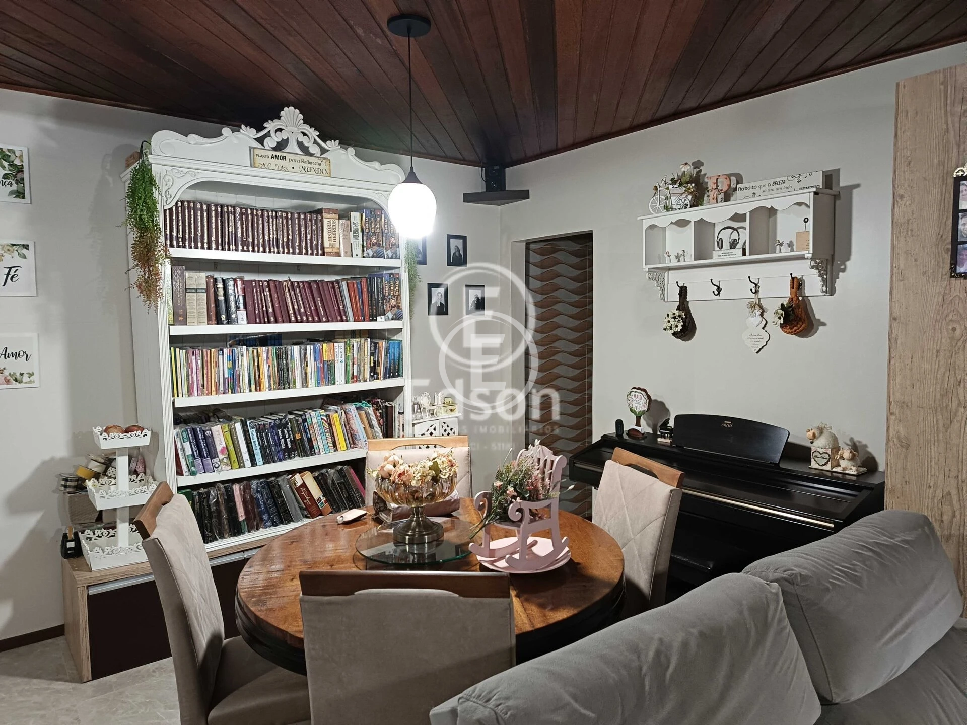 Casa em Sertão do Maruim, São José. 3 quartos, 318m². Imagem 3 de 13