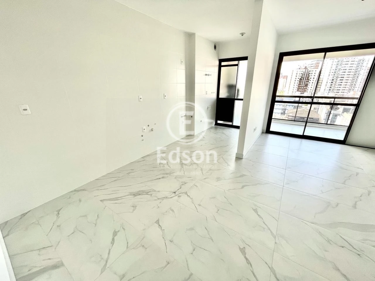 Apartamento em Kobrasol, São José. 3 quartos, 103m². Imagem 2 de 15