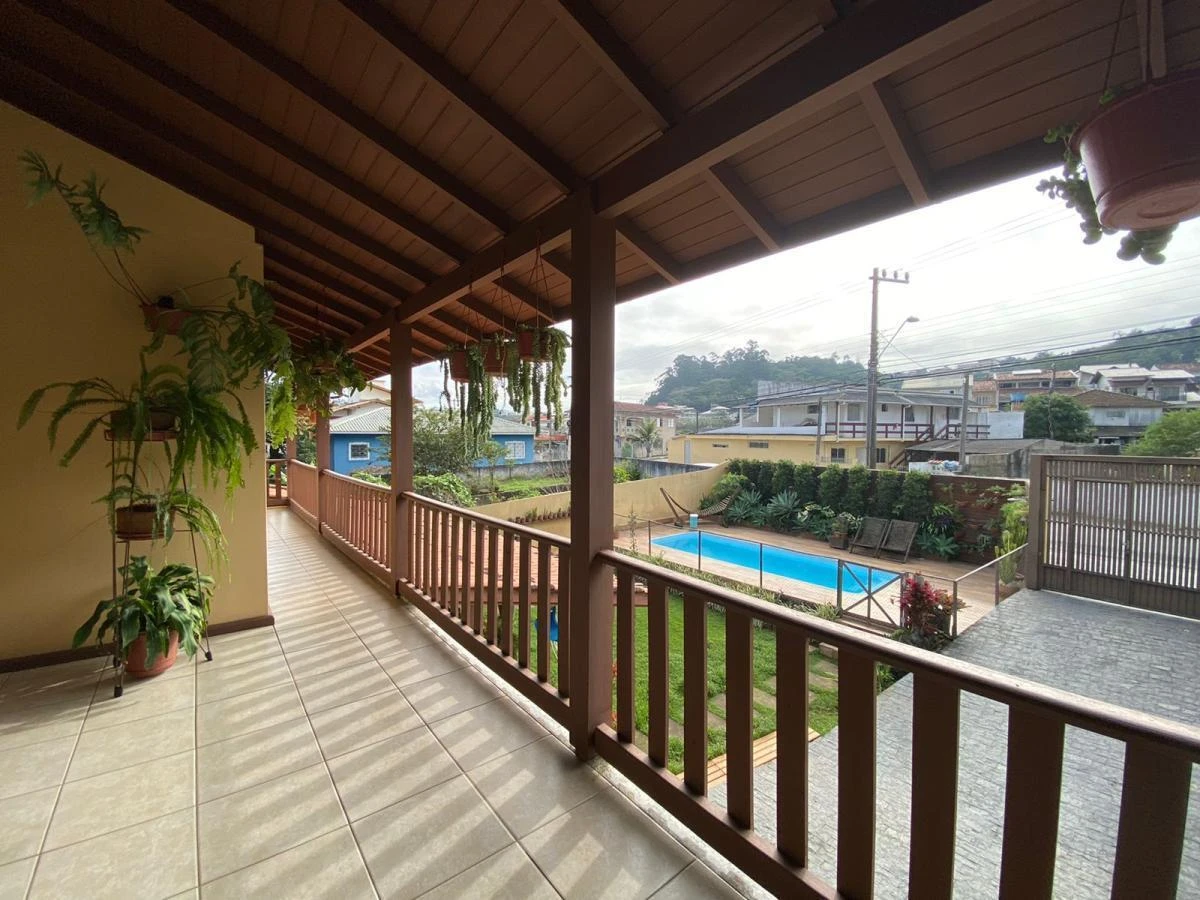 Casa em Fazenda Santo Antônio, São José. 3 quartos, 245m². Imagem 10 de 26