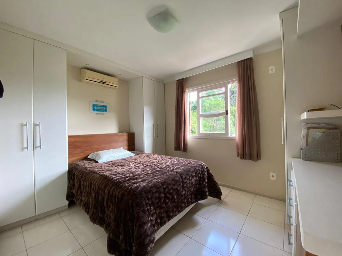 Casa em Fazenda Santo Antônio, São José. 3 quartos, 245m². Imagem 15 de 26