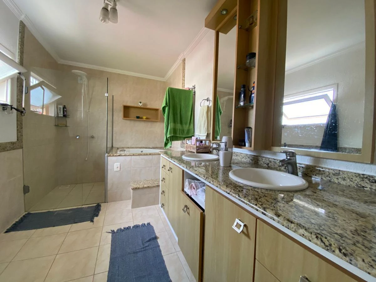 Casa em Fazenda Santo Antônio, São José. 3 quartos, 245m². Imagem 8 de 26