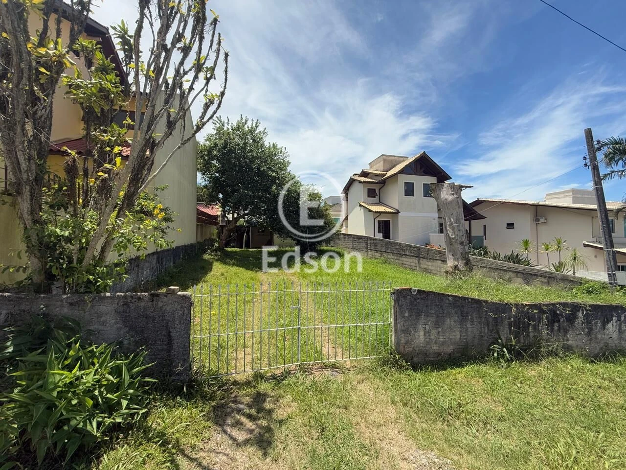 Terreno em Ponta de Baixo, São José. 0 quartos, 378m². Imagem 1 de 5